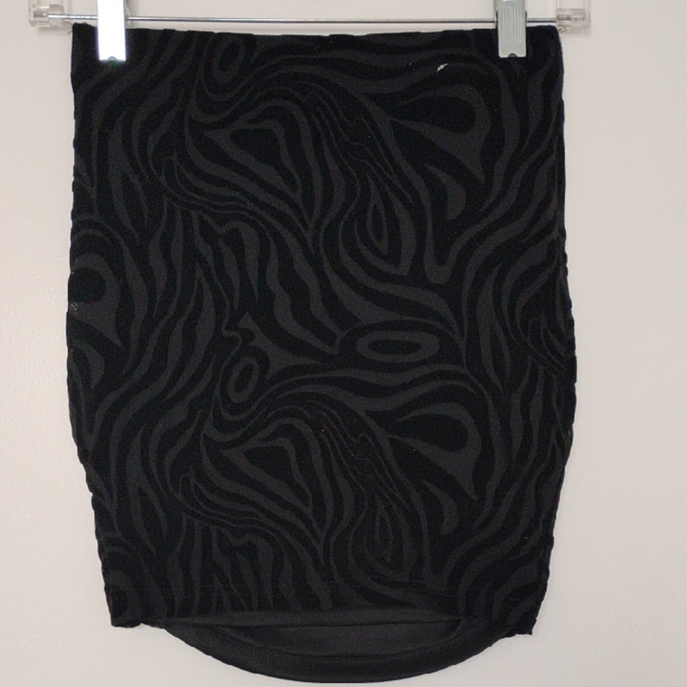 Elegant Black Patterned Skirt